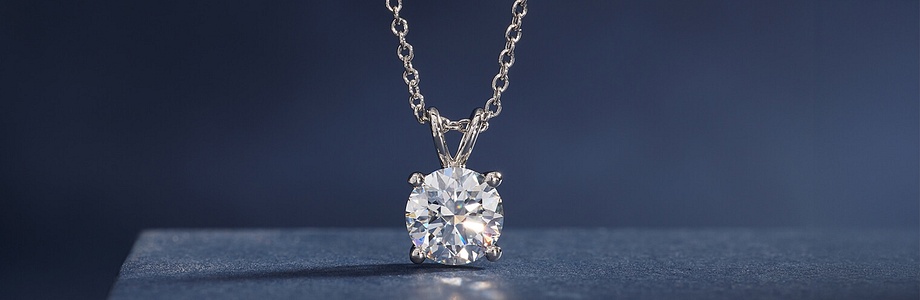 Diamond pendant necklace